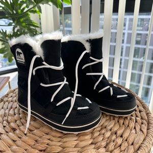 SOREL SNOW BOOTS! Super cute!